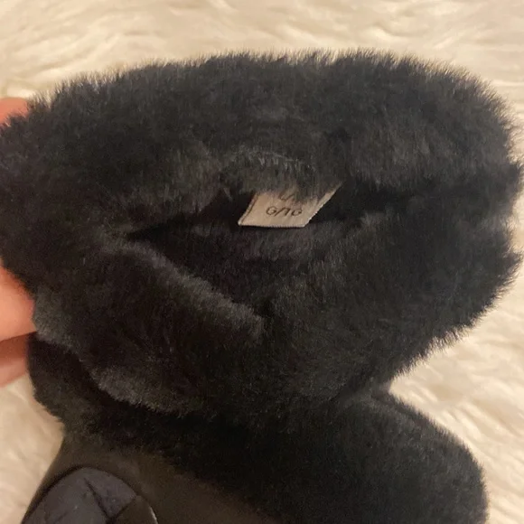 UGG women’s gloves size L/XL brand new with tags color black - Picture 9 of 12